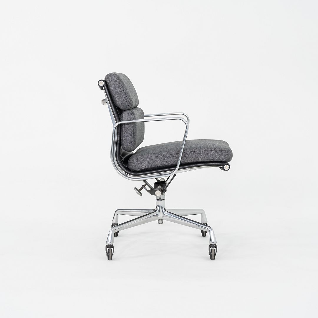 Eames Soft Pad Management Chair, Model EA417