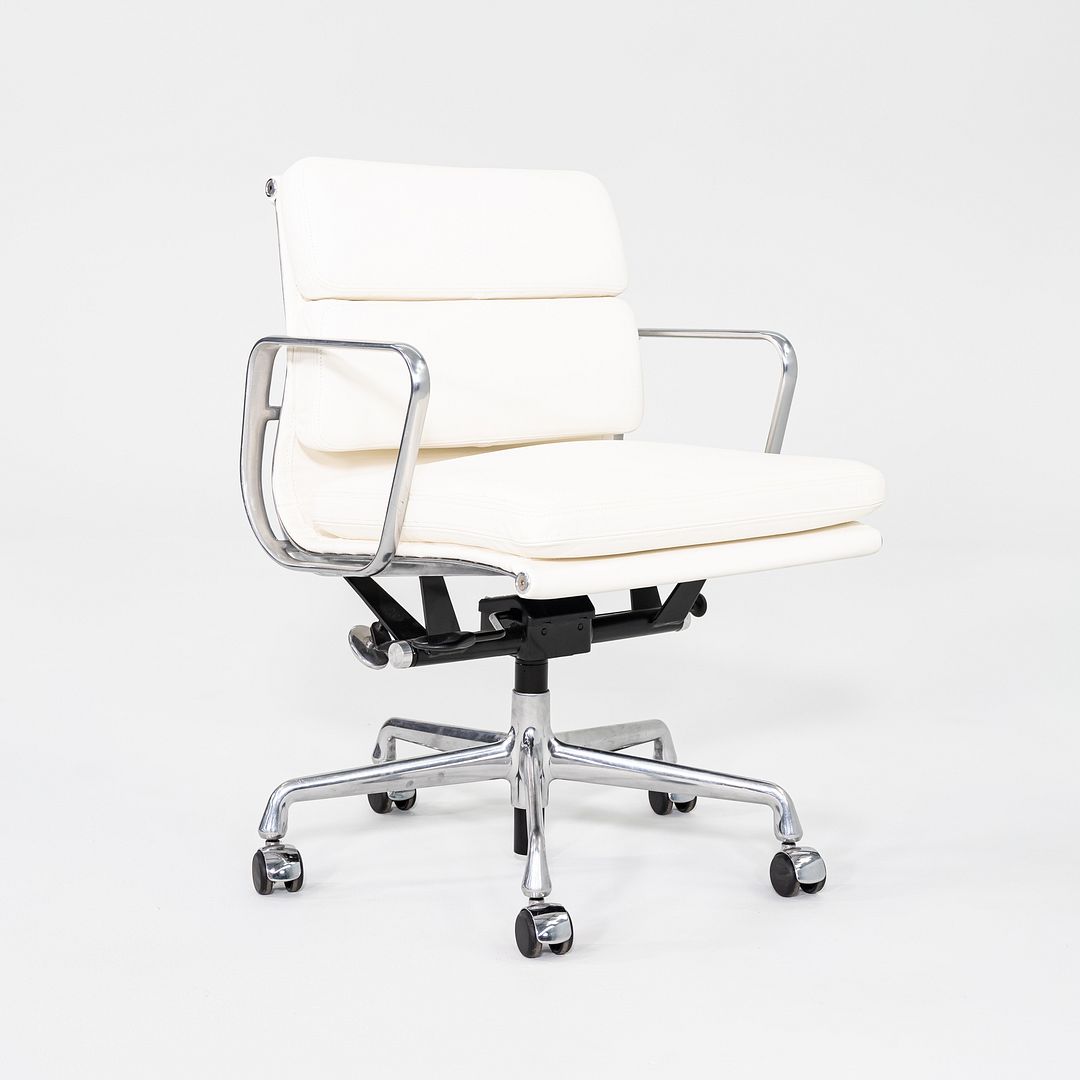 Soft Pad Management Chair, EA435