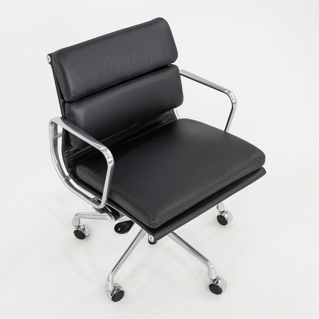 Eames Soft Pad Management Chair, EA435