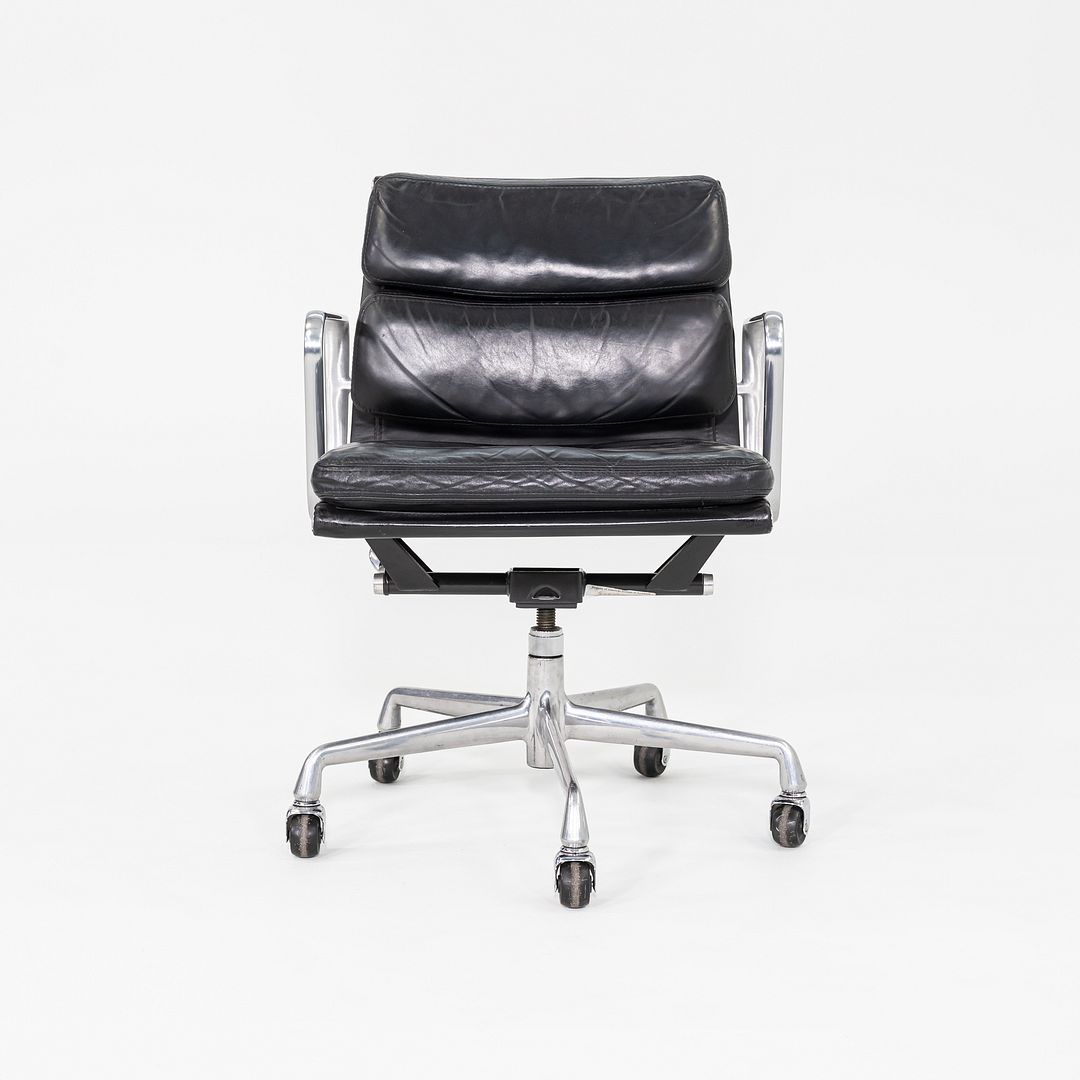 Soft Pad Management Chair, EA435