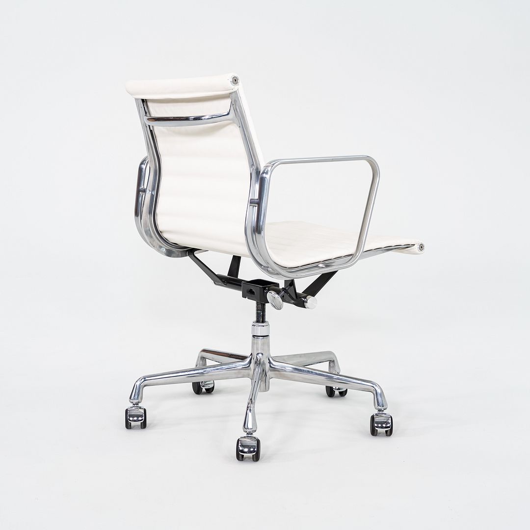 Aluminum Group Management Desk Chair, EA335