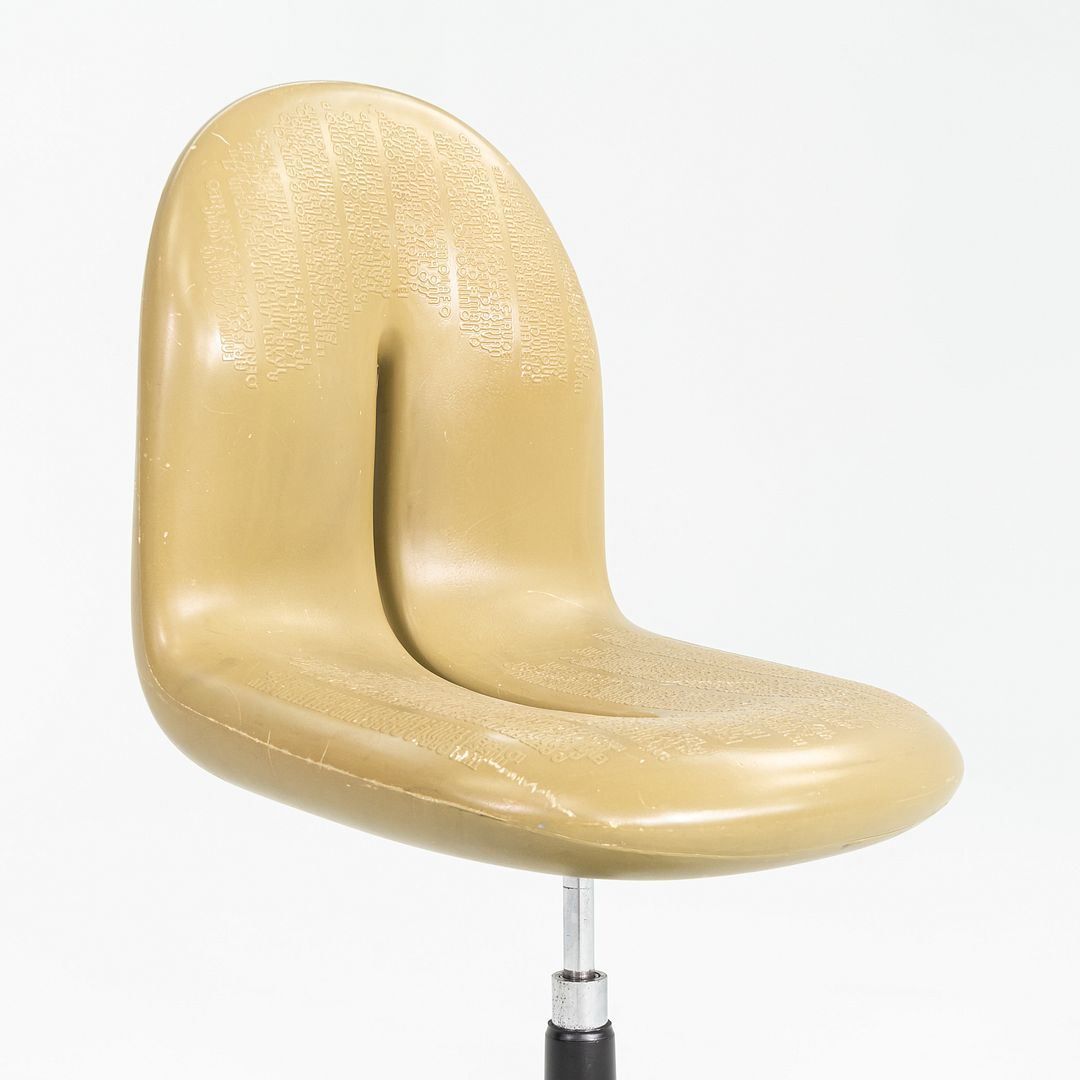 Hadi' Desk and Chair