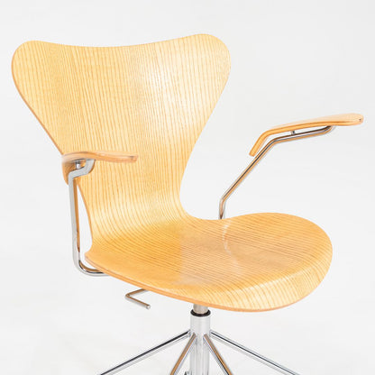 Series 7 Desk Chair, Model 3217