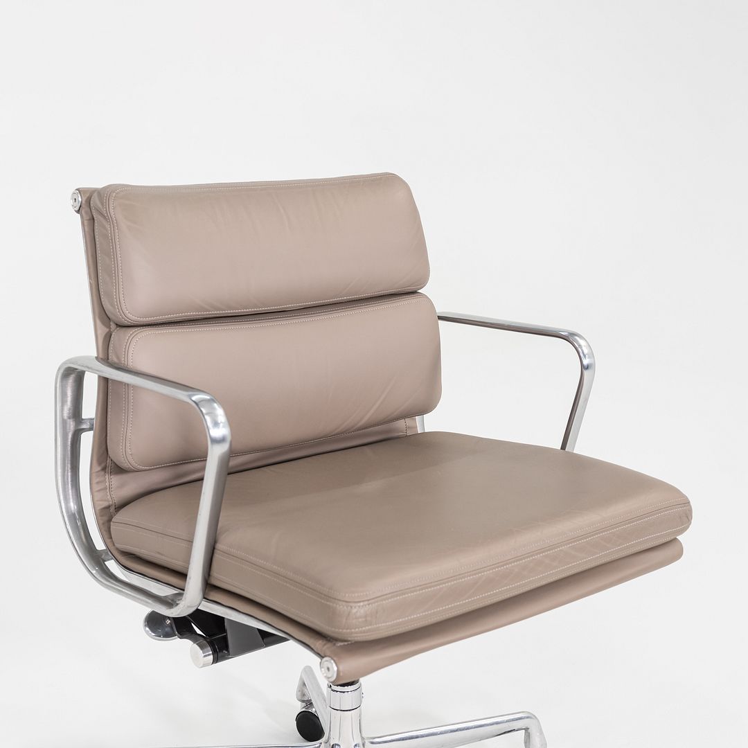 Soft Pad Management Chair, EA435