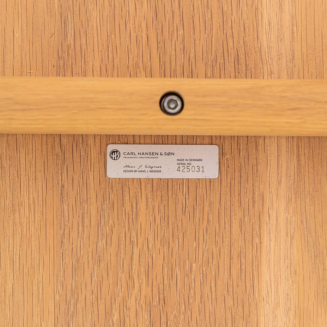 CH327 Dining Table