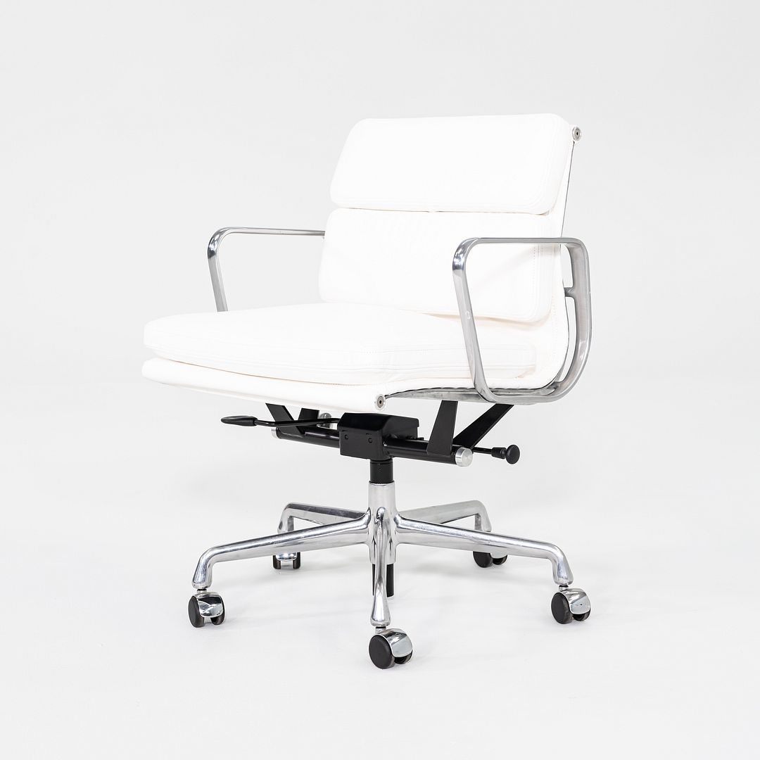 Soft Pad Management Chair, EA435