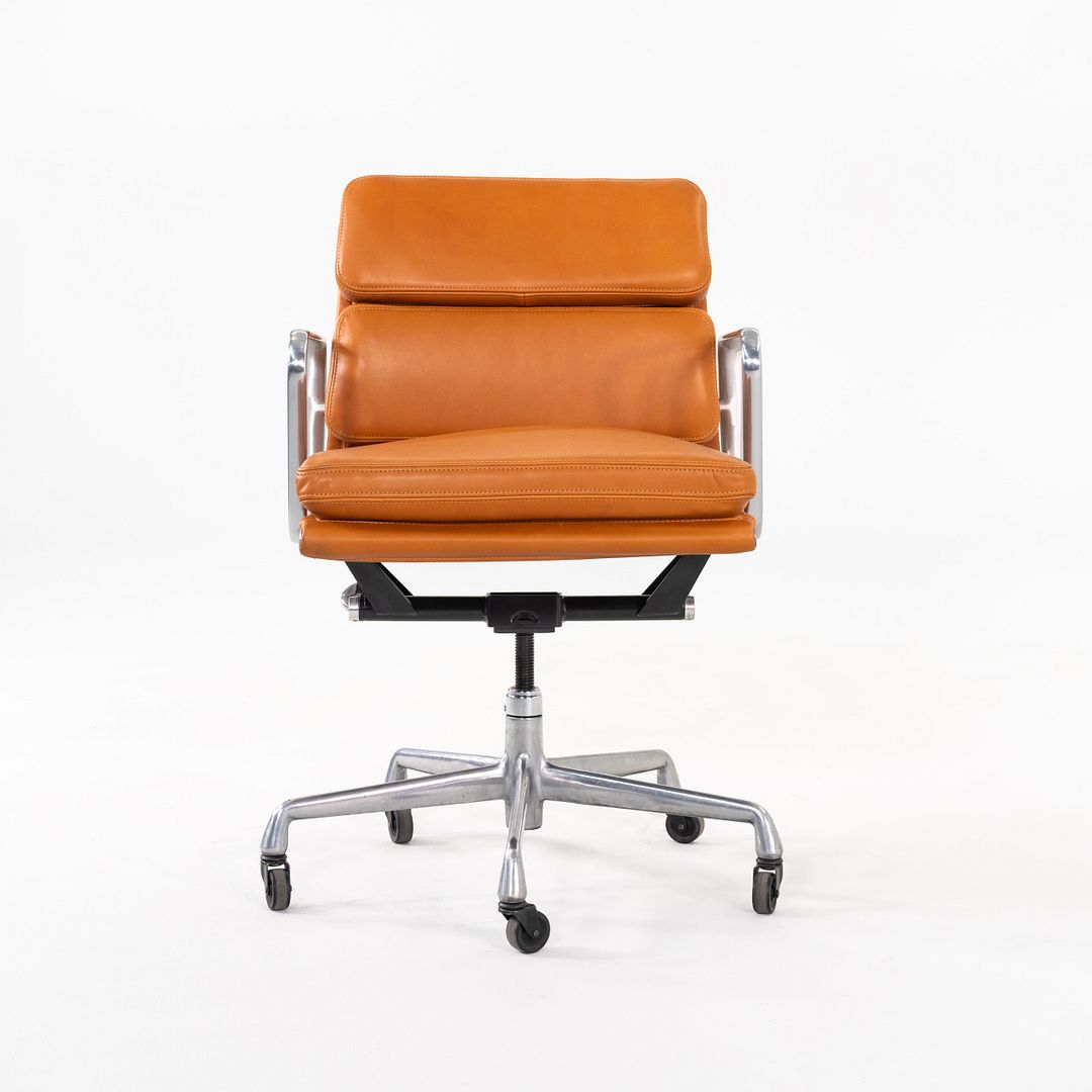 Soft Pad Management Chair, EA435