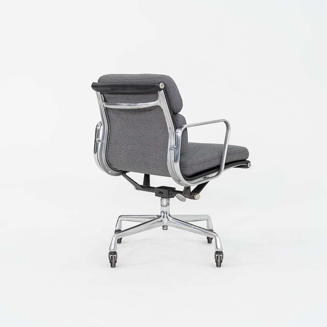 Eames Soft Pad Management Chair, Model EA417