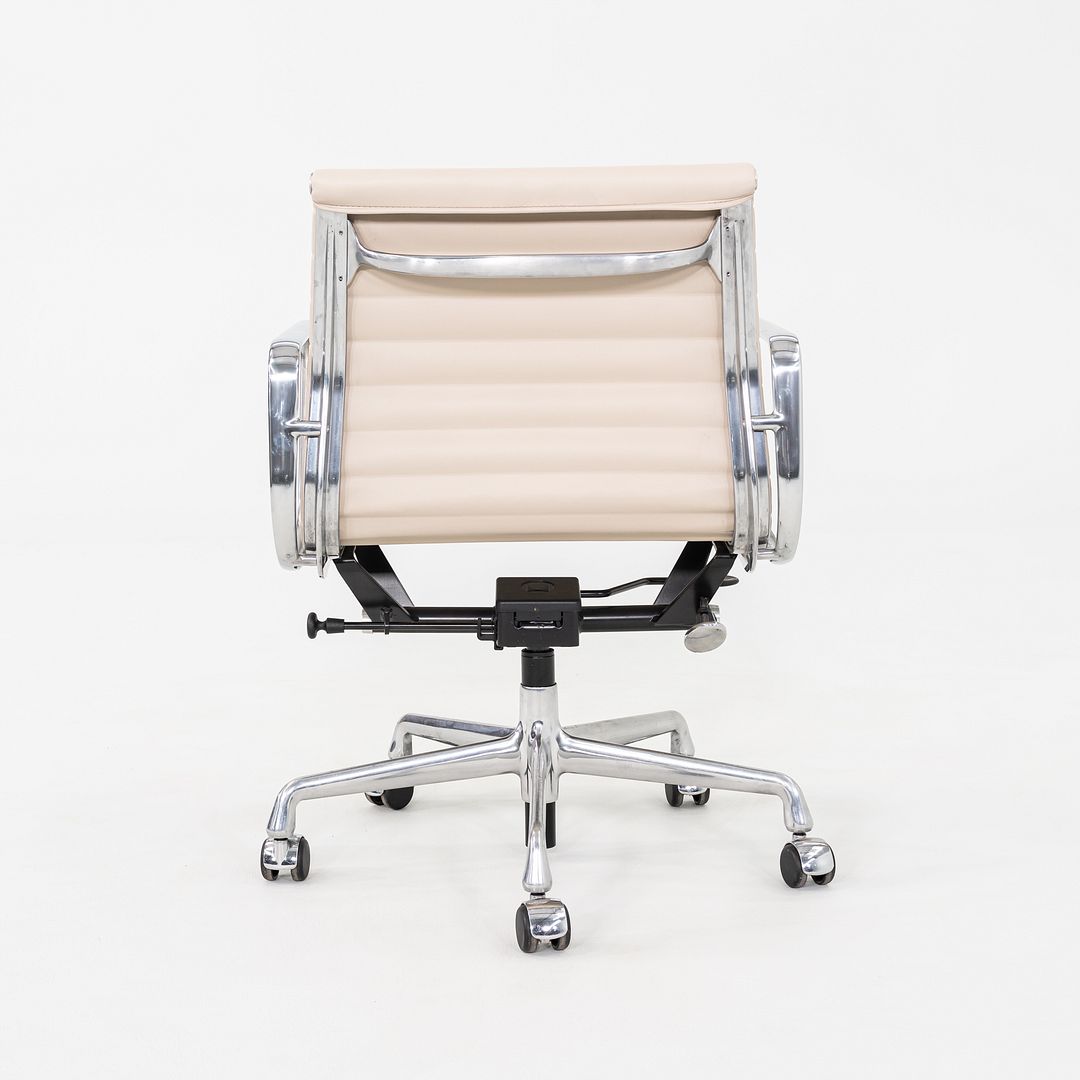 Aluminum Group Management Desk Chair, Model EA335