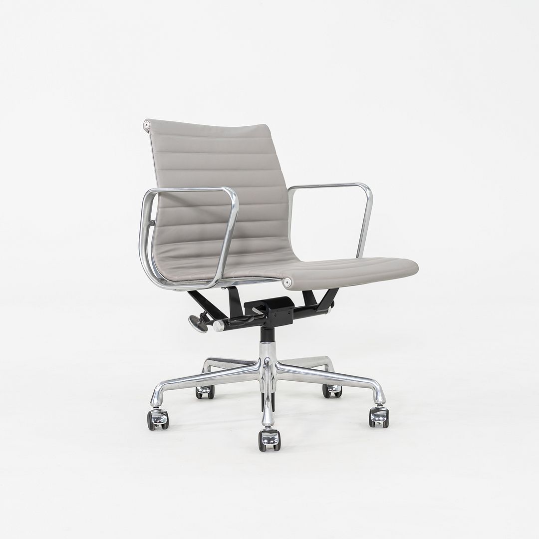 Eames Aluminum Group Management Desk Chair, Model EA335