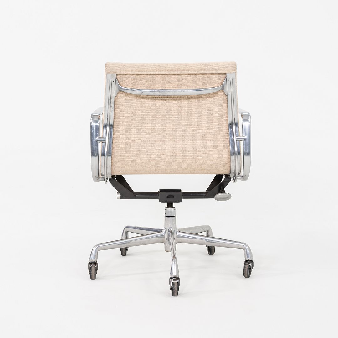 Soft Pad Management Chair, EA435