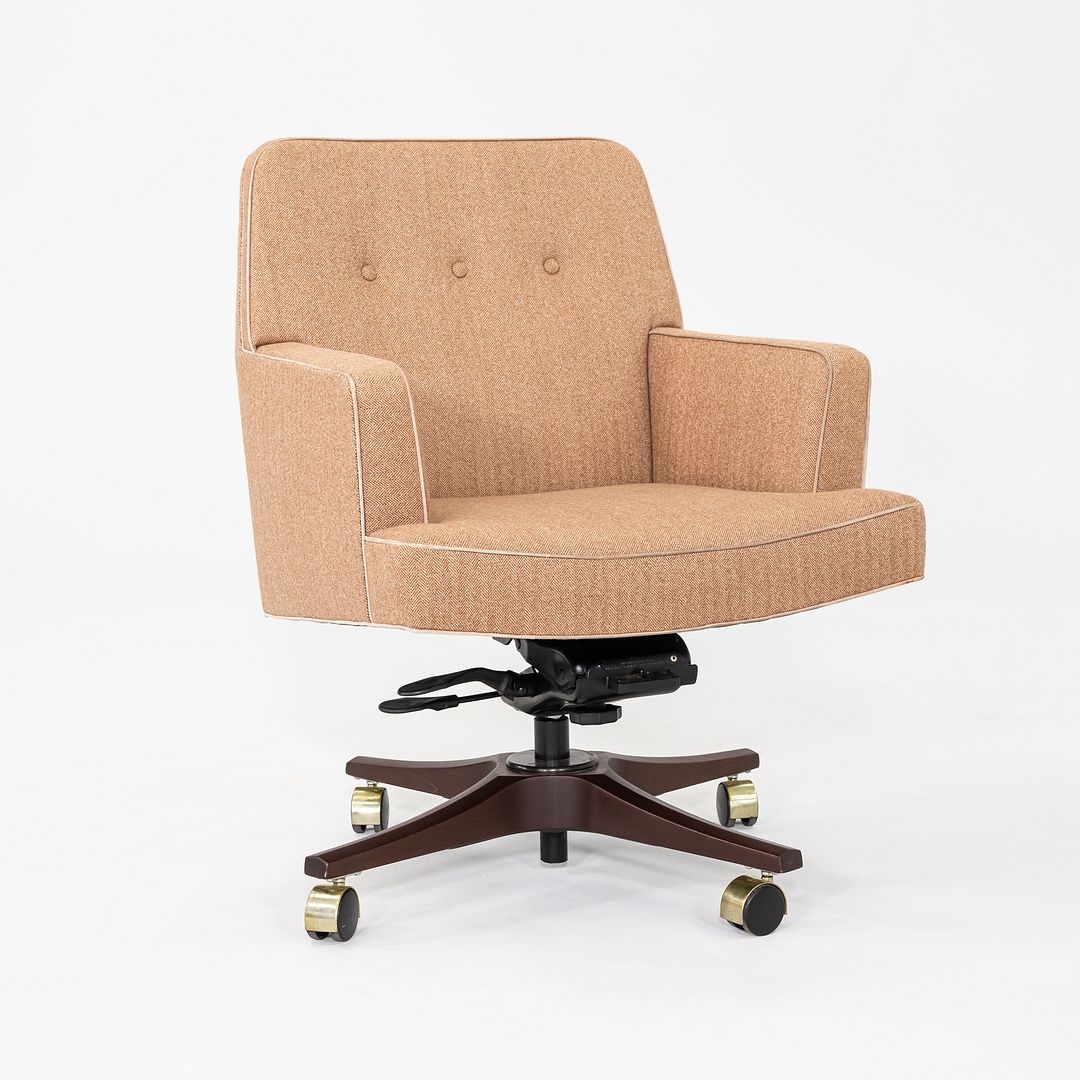 Executive Swivel Chair with Pneumatic Base