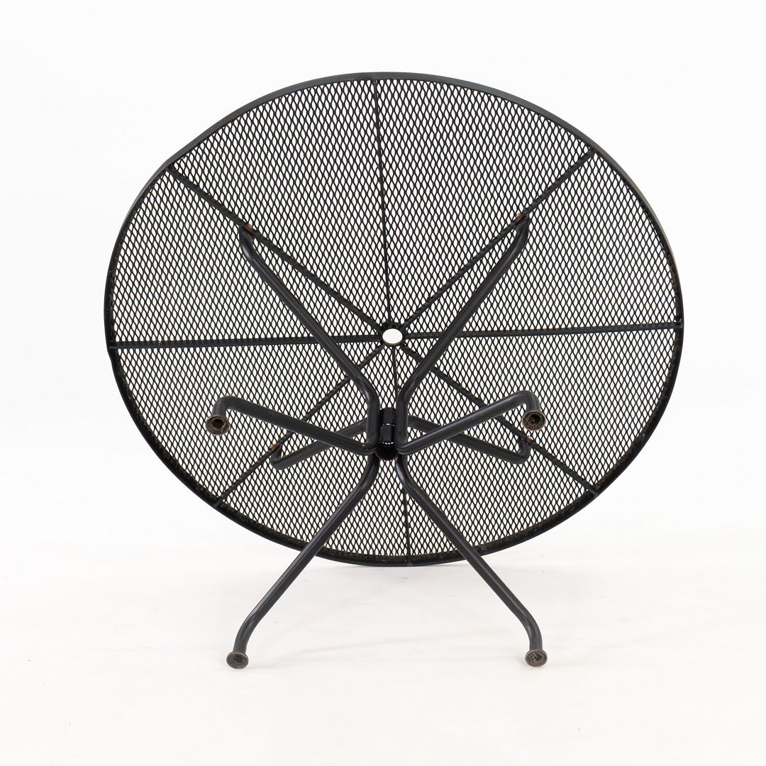 Sculptura Round Dining Table