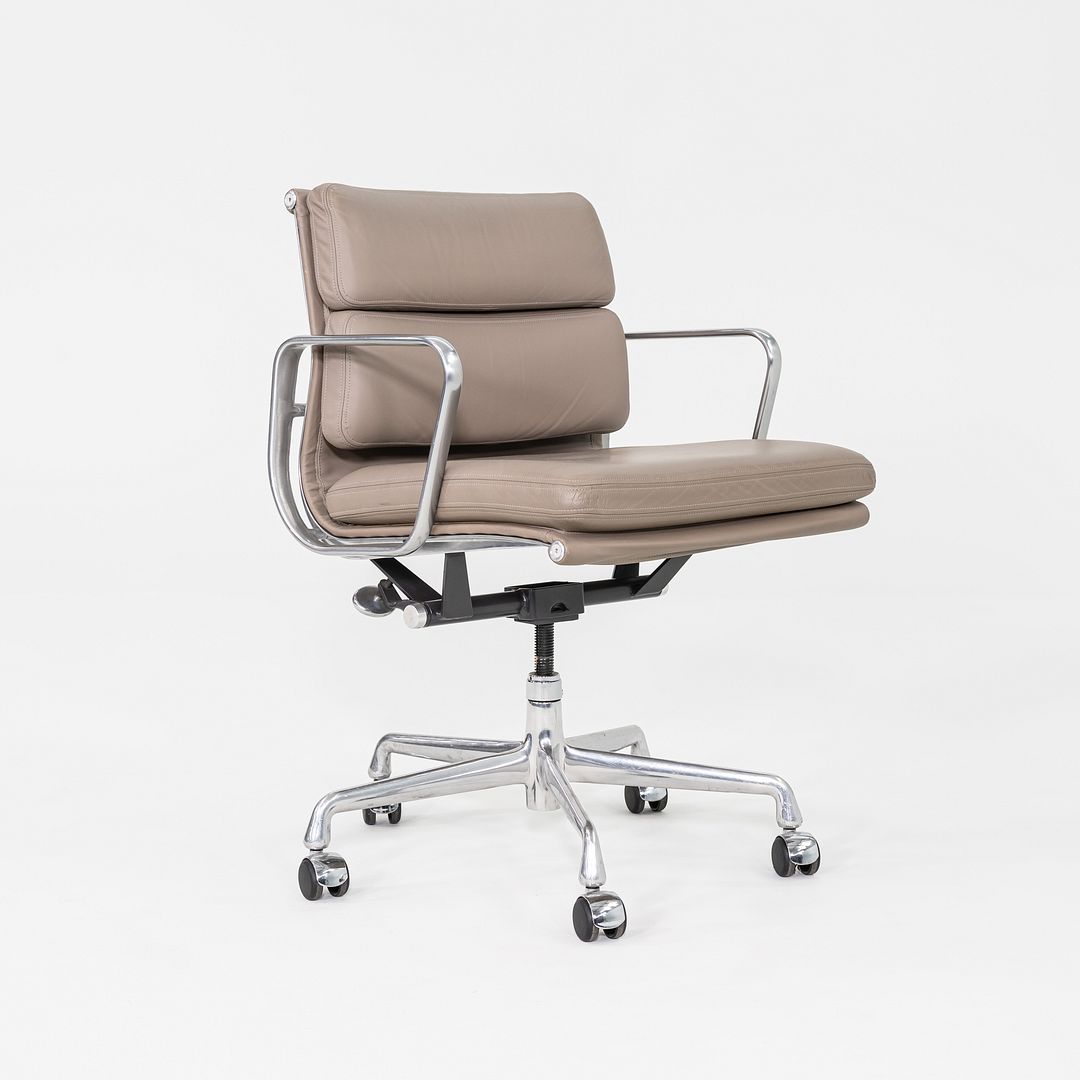 Soft Pad Management Chair, EA435