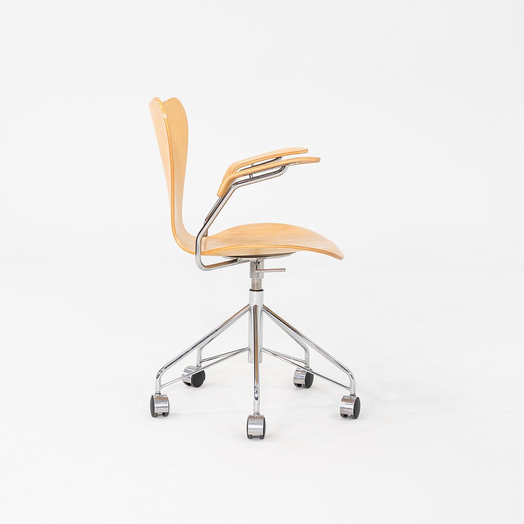Series 7 Desk Chair, Model 3217