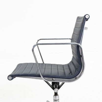 Eames Aluminum Group Management Chair, Model EA335