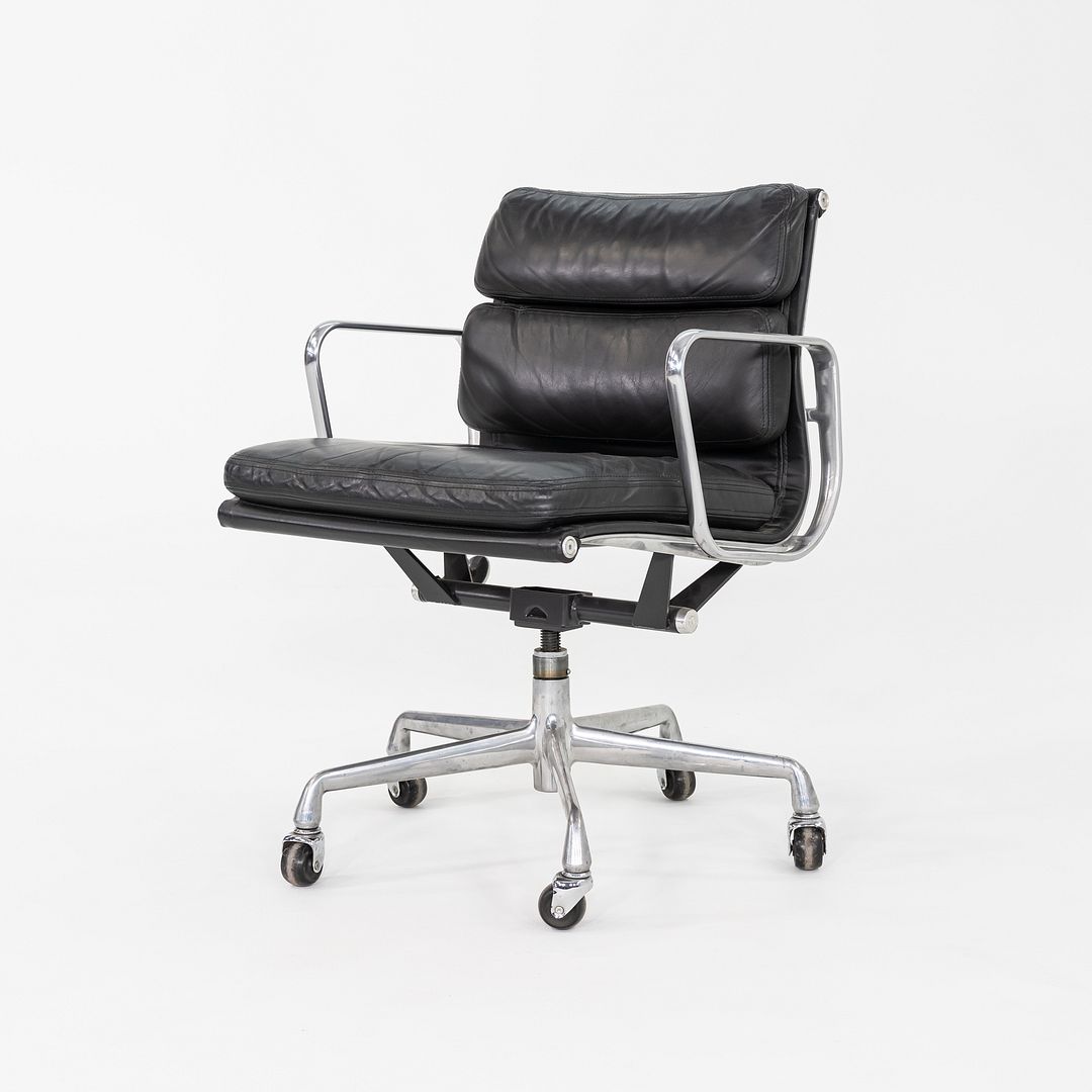 Soft Pad Management Chair, EA435