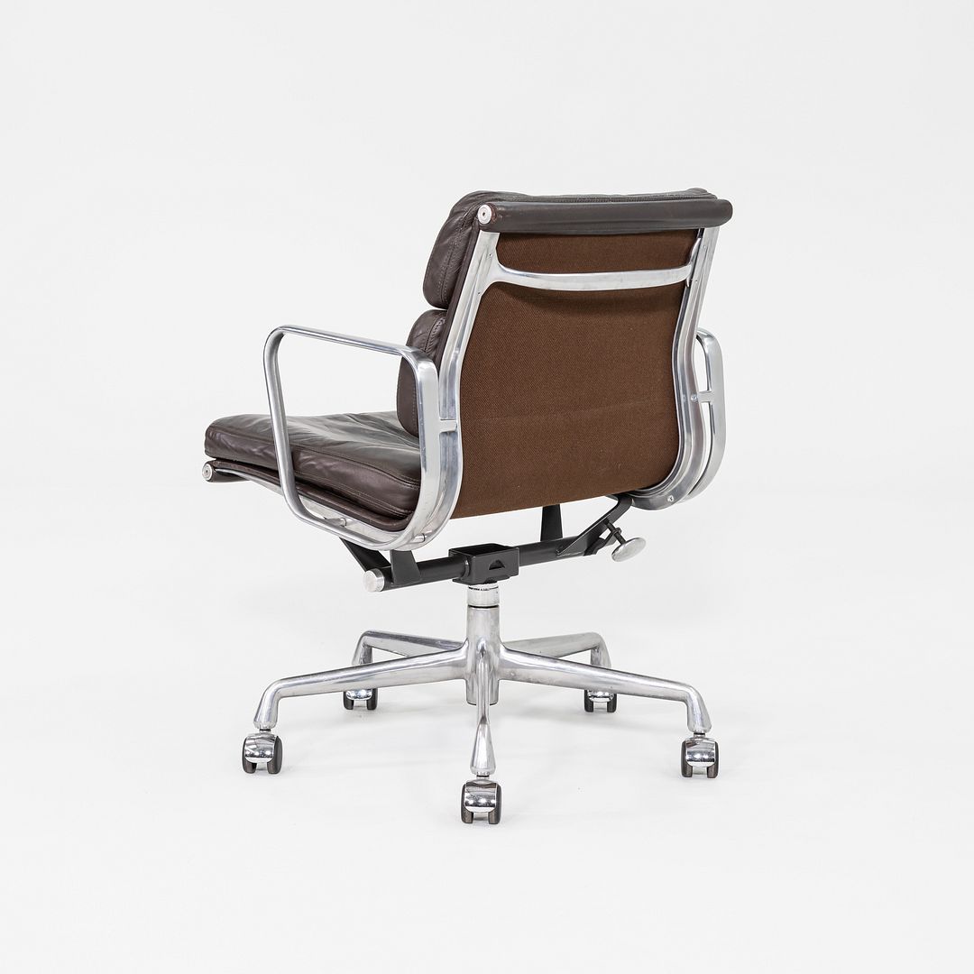 Soft Pad Management Chair, EA435