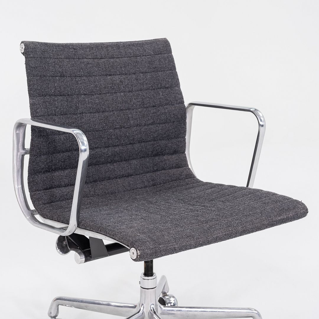 Aluminum Group Management Desk Chair, Model EA335