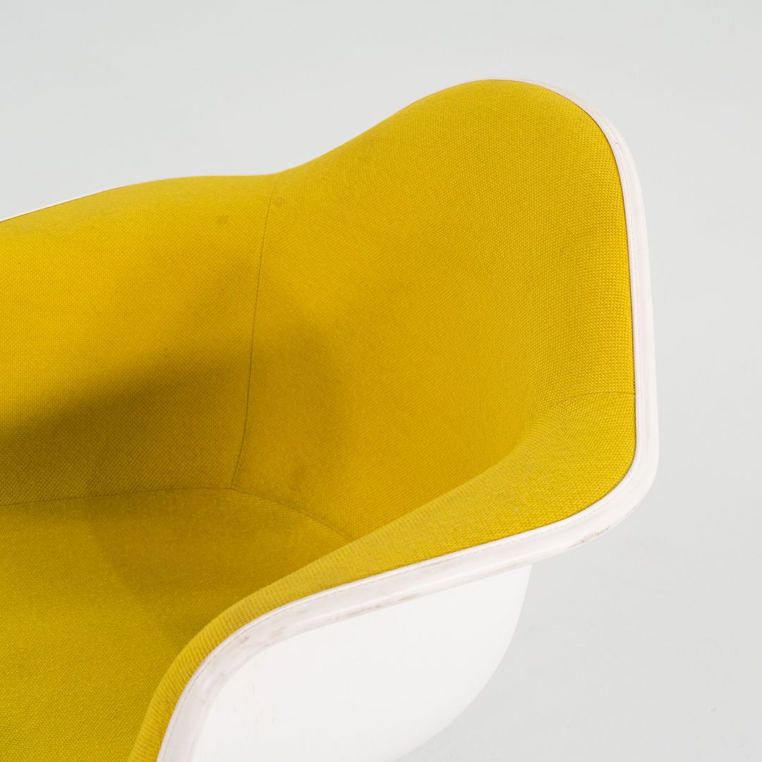 DAR Dining Armchair