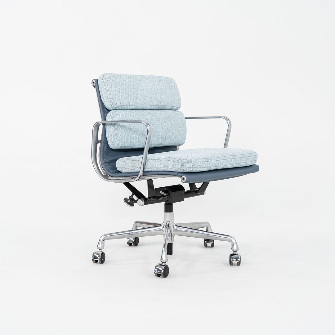 Eames Soft Pad Management Chair, EA435