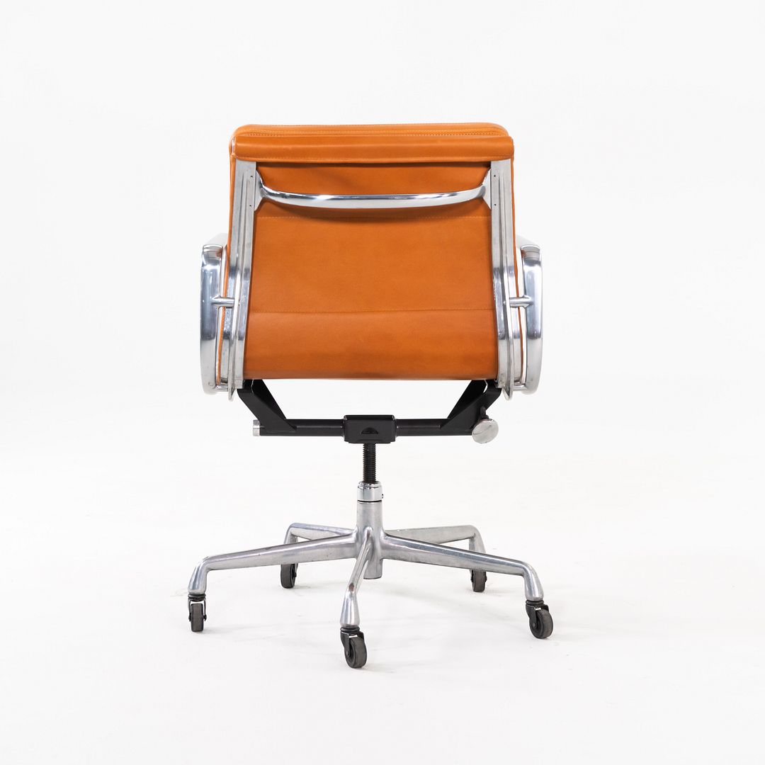 Soft Pad Management Chair, EA435