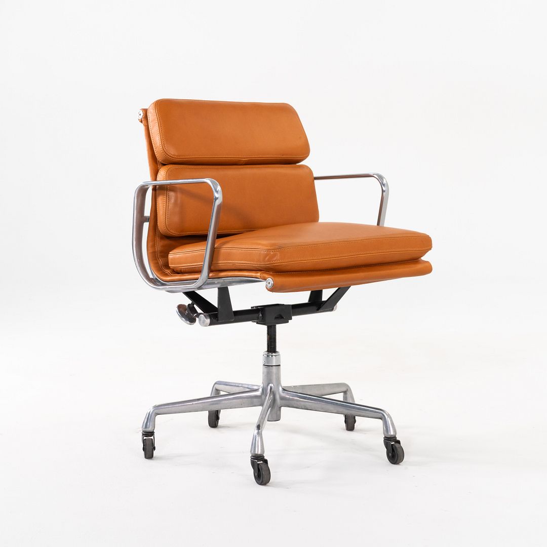 Soft Pad Management Chair, EA435