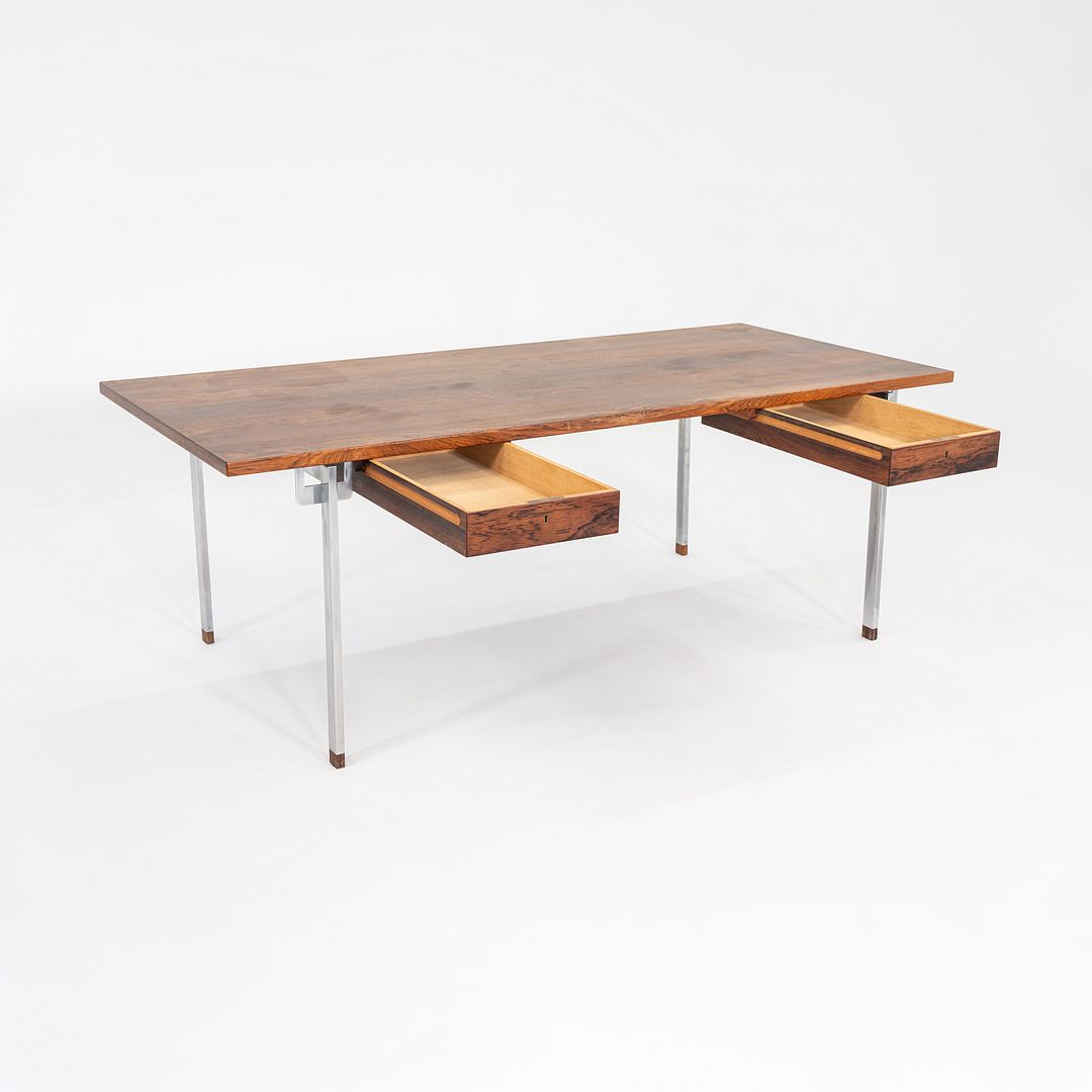 AT325 Desk