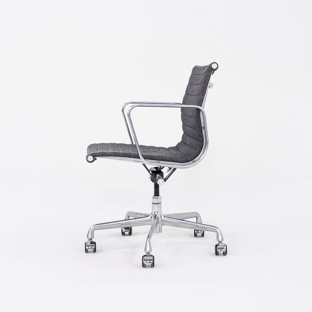 Aluminum Group Management Desk Chair, Model EA335