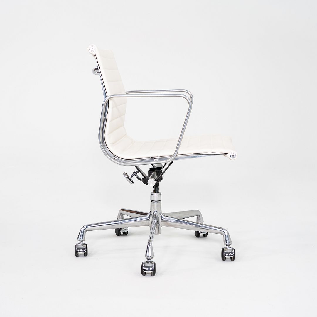 Aluminum Group Management Desk Chair, EA335
