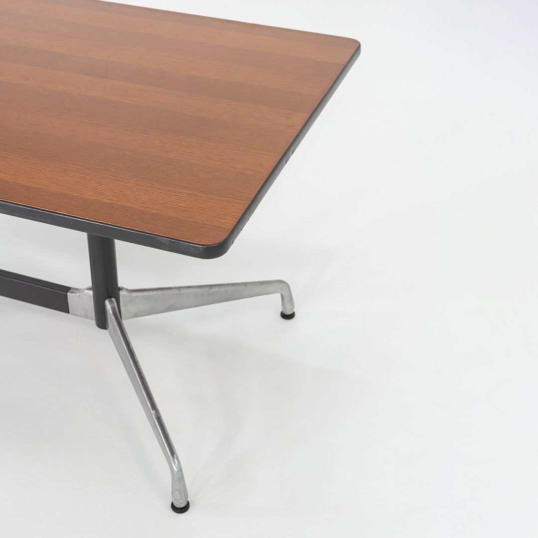 Segmented Conference Table, Model ET142