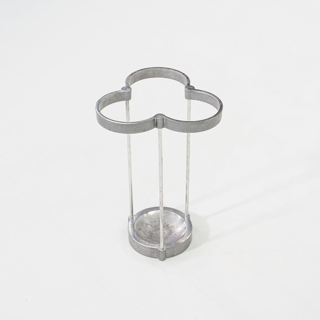 Ivy' Trefoil Umbrella Stand