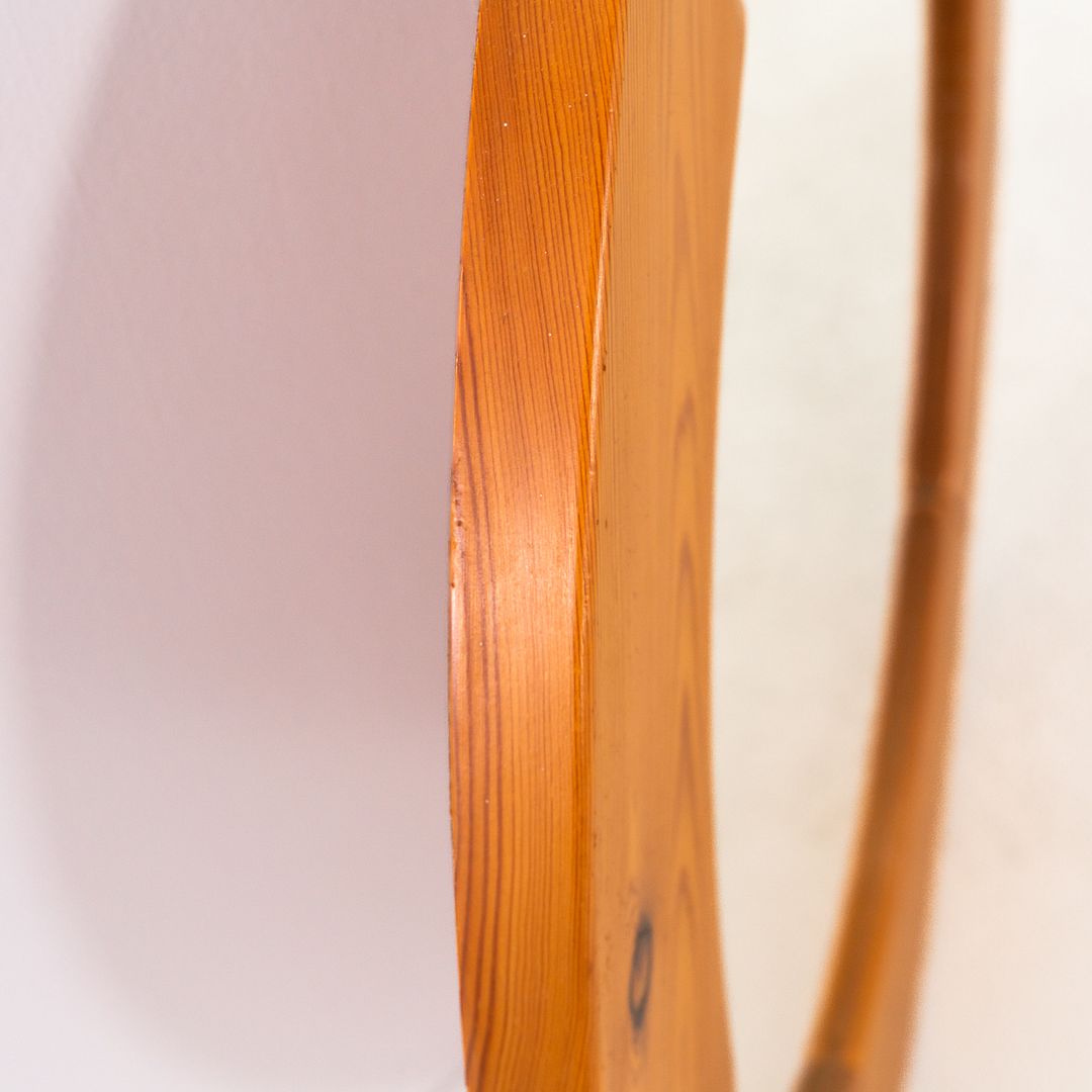 Round Mirror