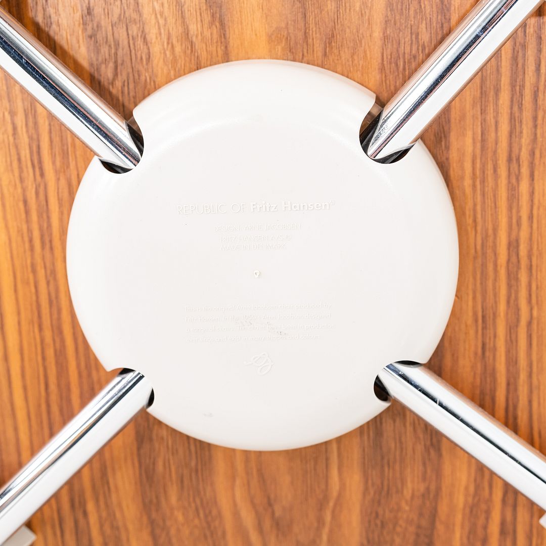 Series 7 Stacking Chair, Model 3107