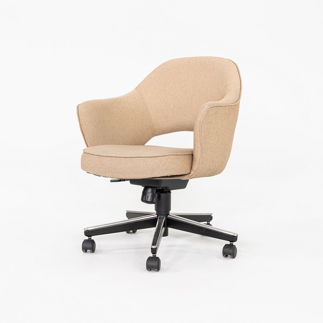 Saarinen Executive Arm Chair with Swivel Base