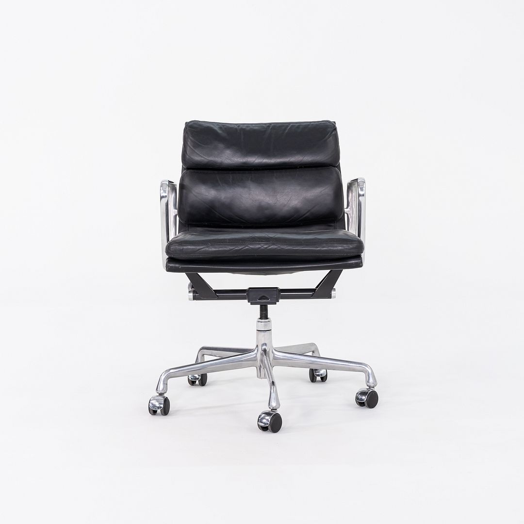 Soft Pad Management Chair, EA435