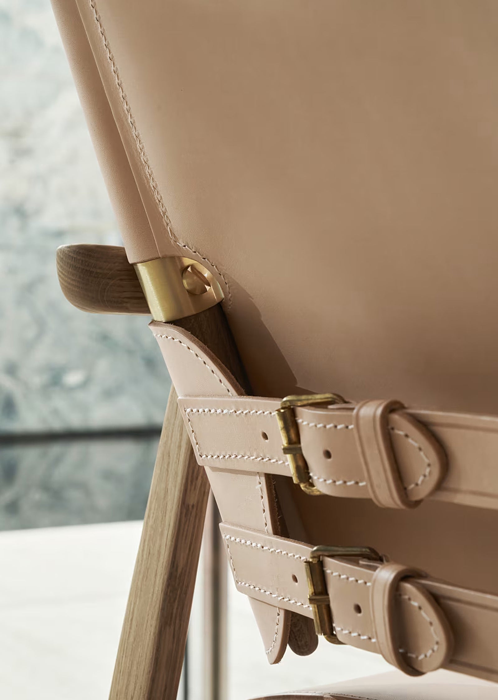 BM1106 Huntsman Chair