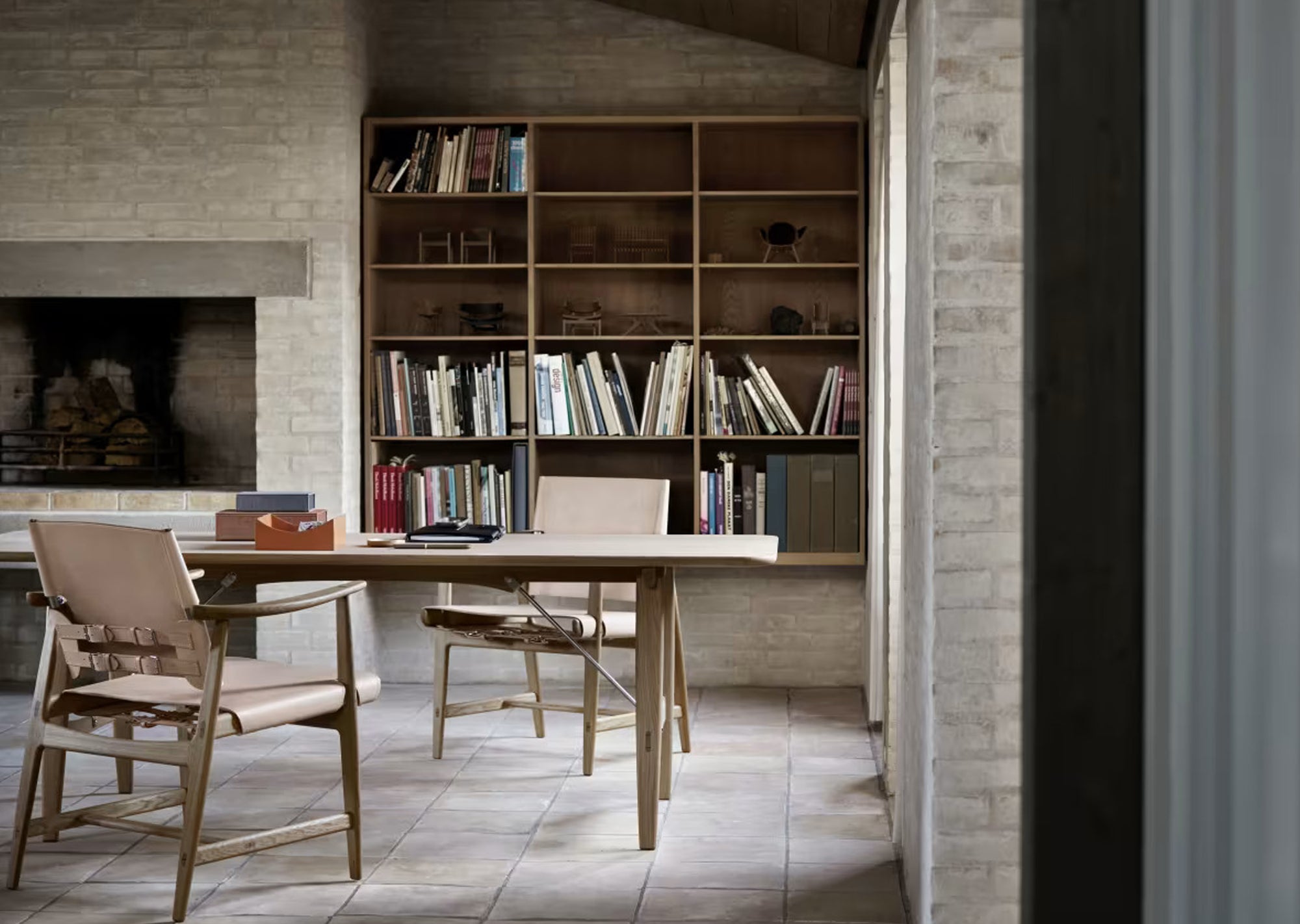 BM1106 Huntsman Chair