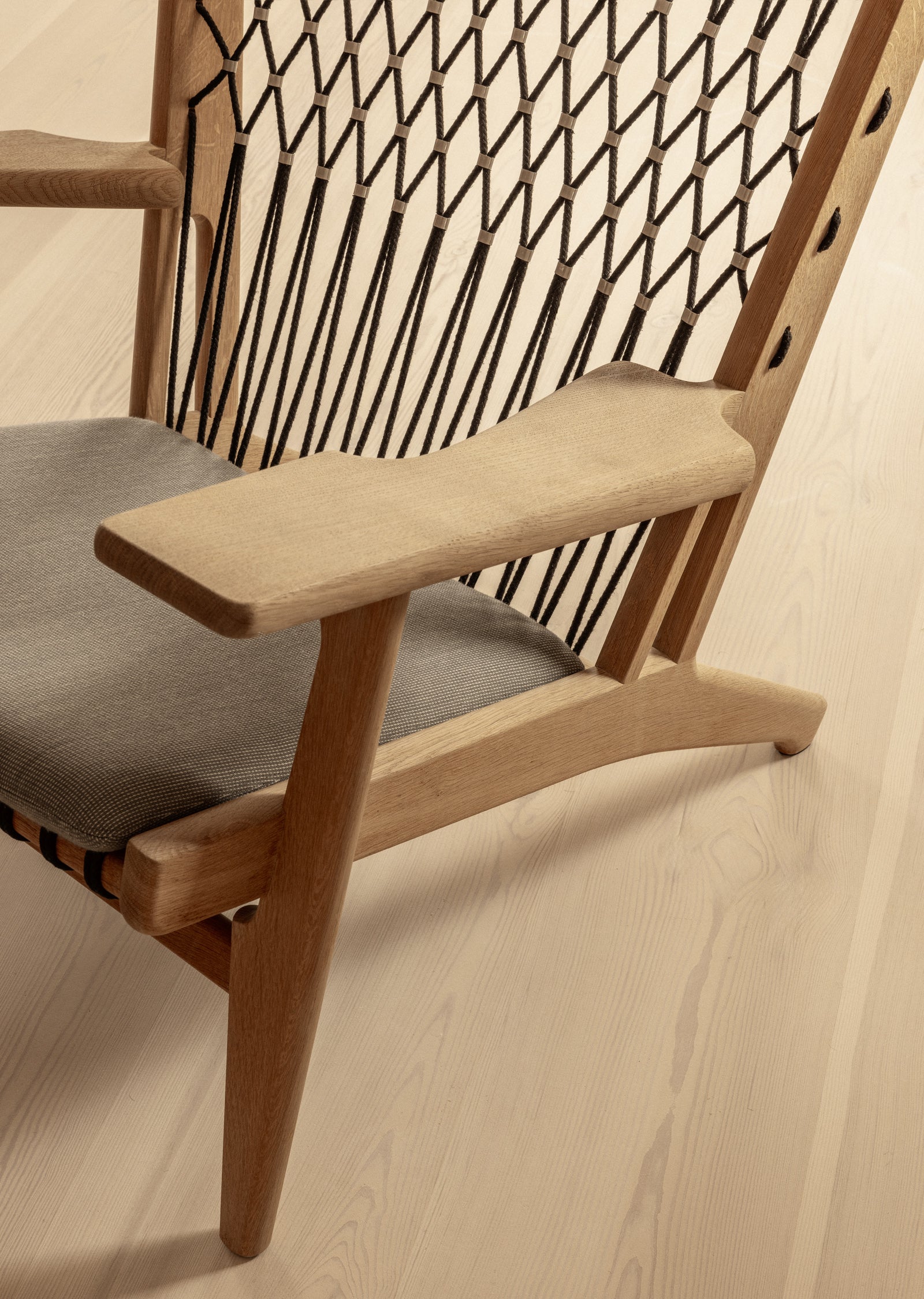 PP129 Web Chair