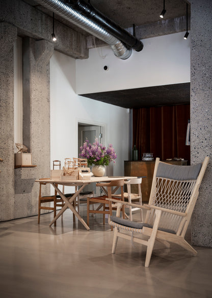 PP129 Web Chair
