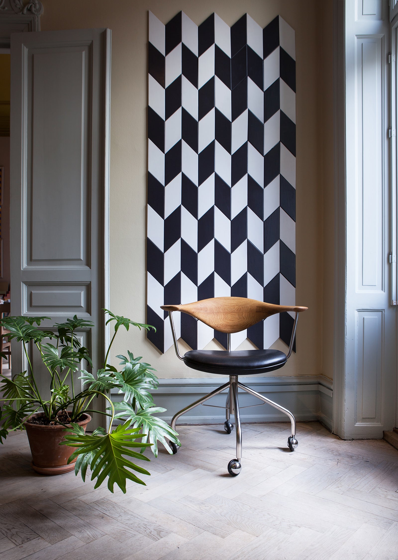 PP502 Swivel Chair