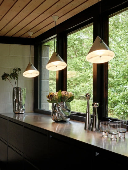 Pose Pendant Lamp