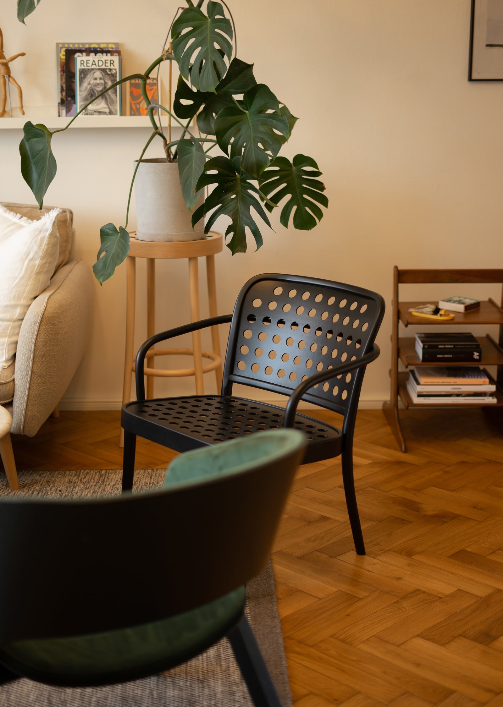822 Lounge Armchair