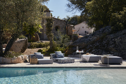 Trix Lounge — Outdoor