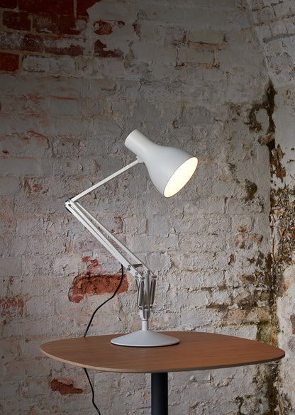 Type 75 Desk Lamp