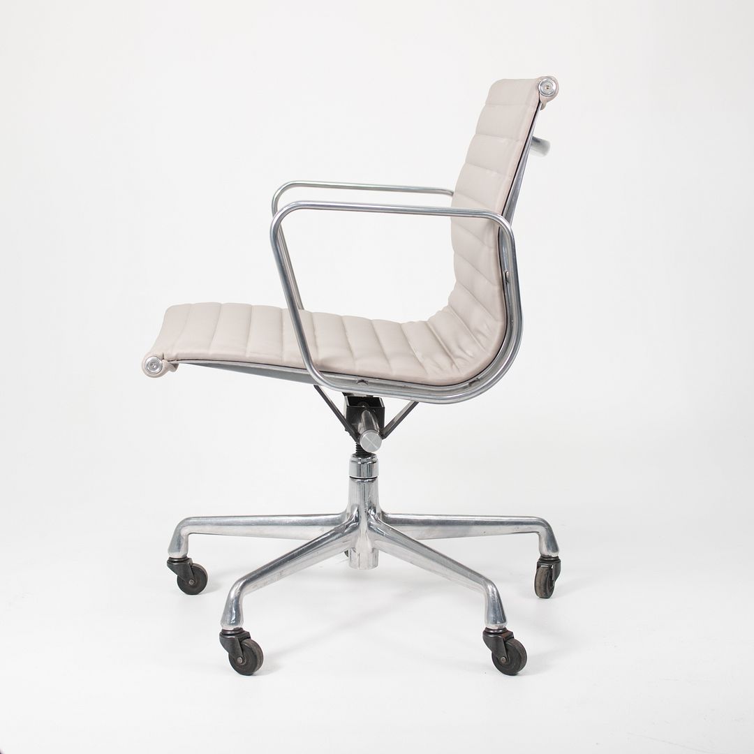 Eames Aluminum Group Management Chair