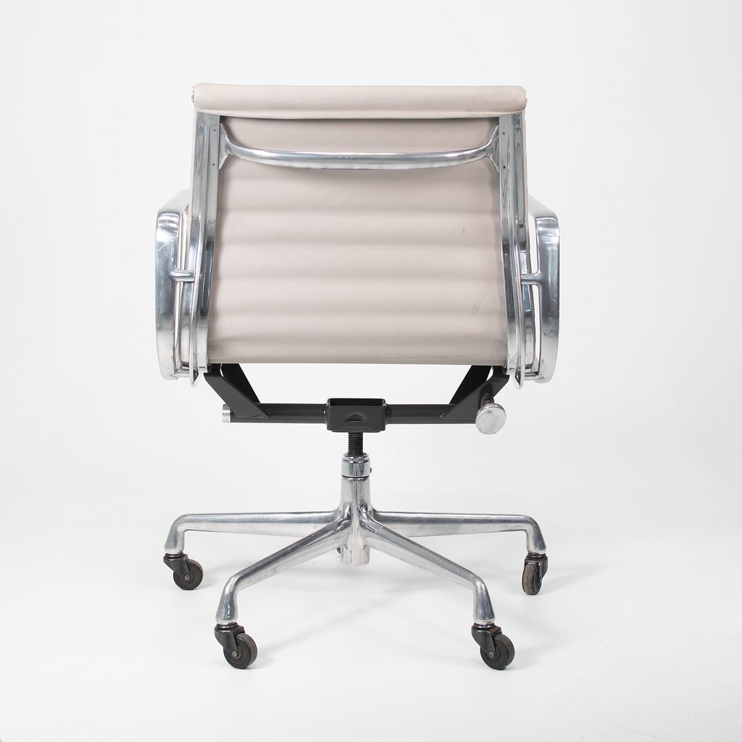 Eames Aluminum Group Management Chair