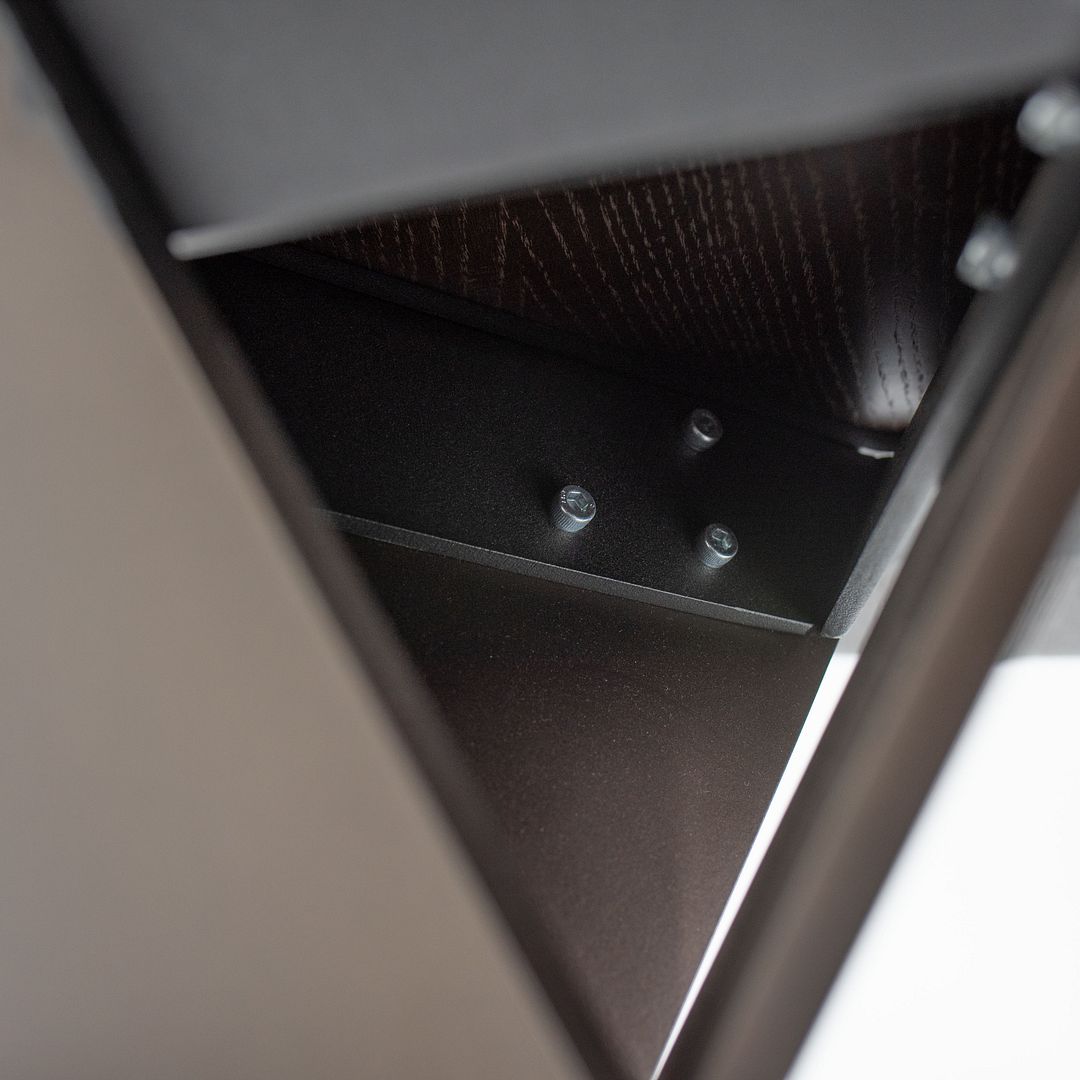 Ekko Dining Table