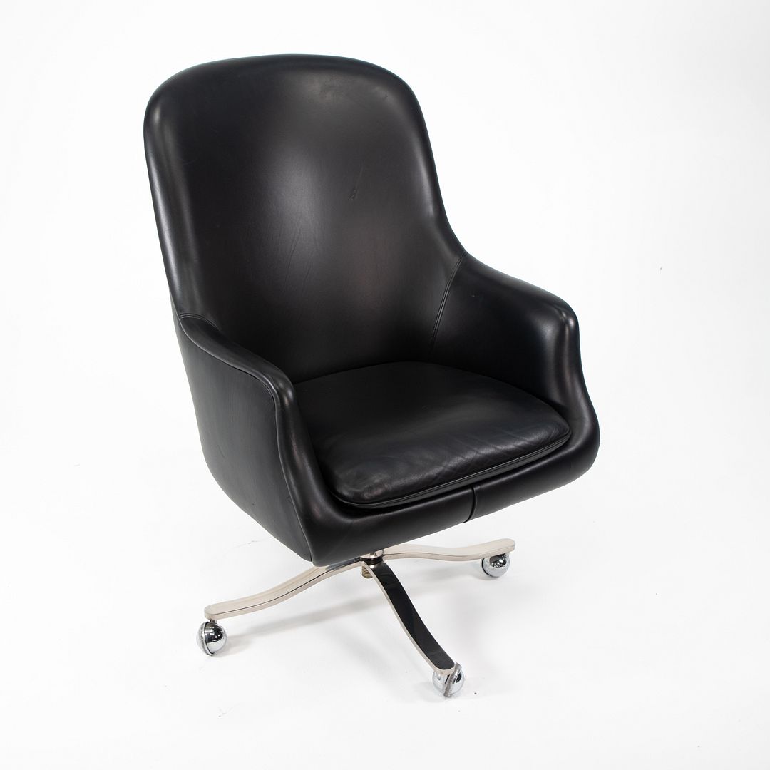 Alpha Bucket Executive Chair