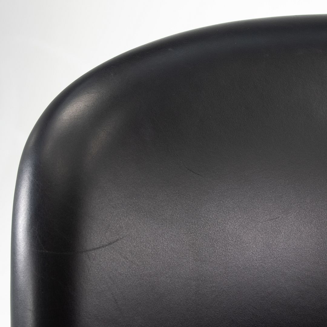 Alpha Bucket Executive Chair